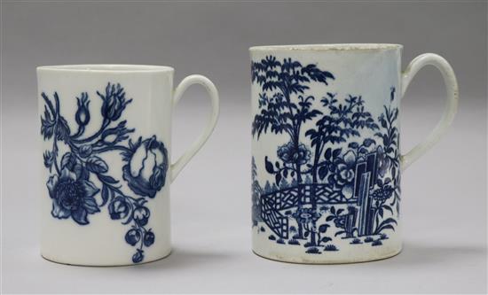 A Worcester plantation print blue and white mug and a Caughley floral spray blue and white mug, 12.5cm and 11.5cm